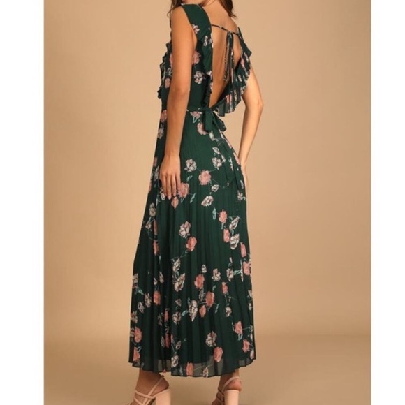 Lulus Loved By You Dark NWT Green Rose Floral Pleated Chiffon Maxi Dress Sz M - Picture 13 of 15